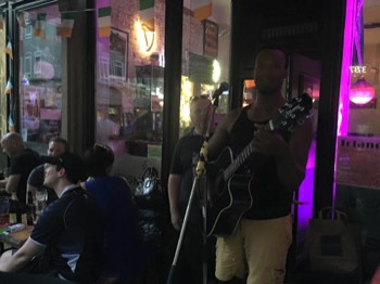 Live music at the bar 